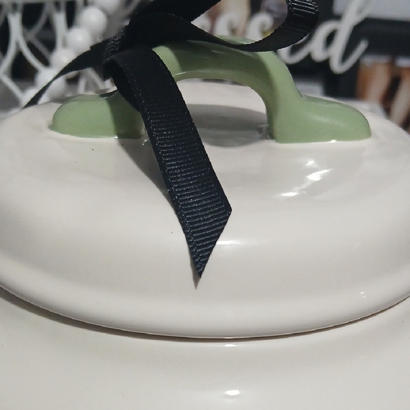 Rae Dunn x F•R•I•E•N•D•S Cream Coffee Canister with Green Lid - Picture 4 of 9